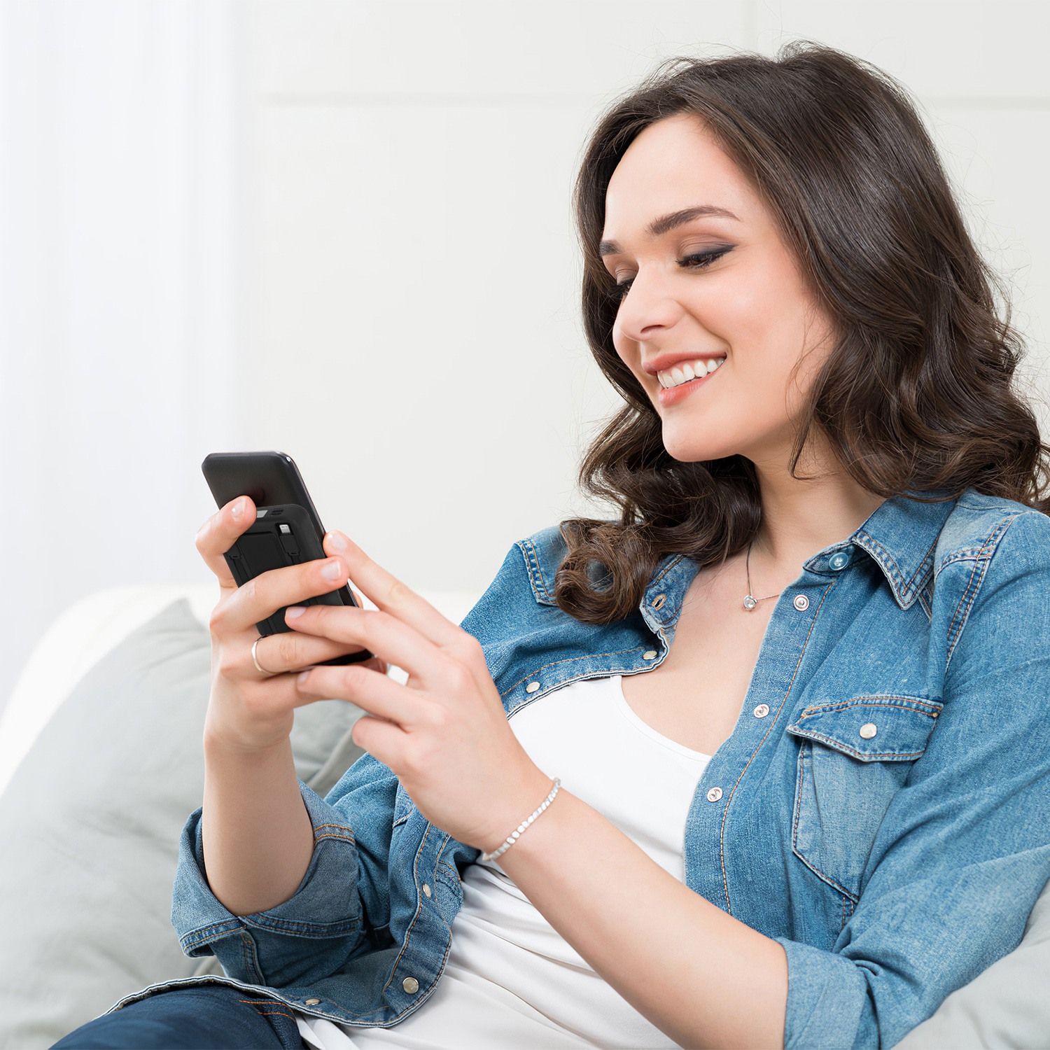 3 In 1 10000mAh MagSafe Fast Charging Power Bank PD20W Portable Charger with 2 Built In Cables Stand Fit for IOS Phone 16 15 13 Series And More - Image 3